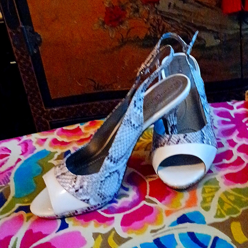 Women's shoes